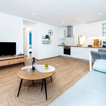 Otto Apartment With Sea View And Parking Rovinj Exteriör bild