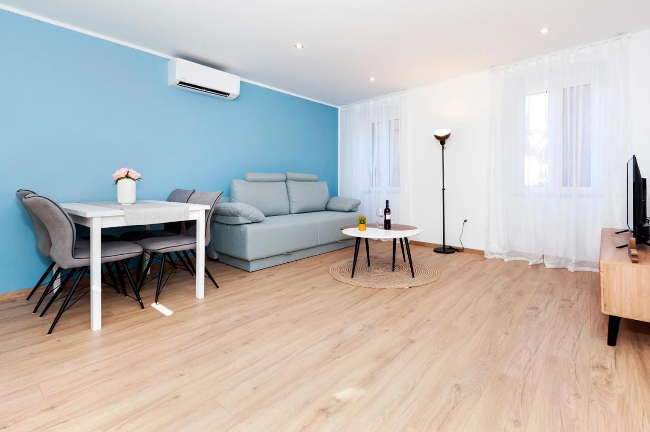 Otto Apartment With Sea View And Parking Rovinj Exteriör bild