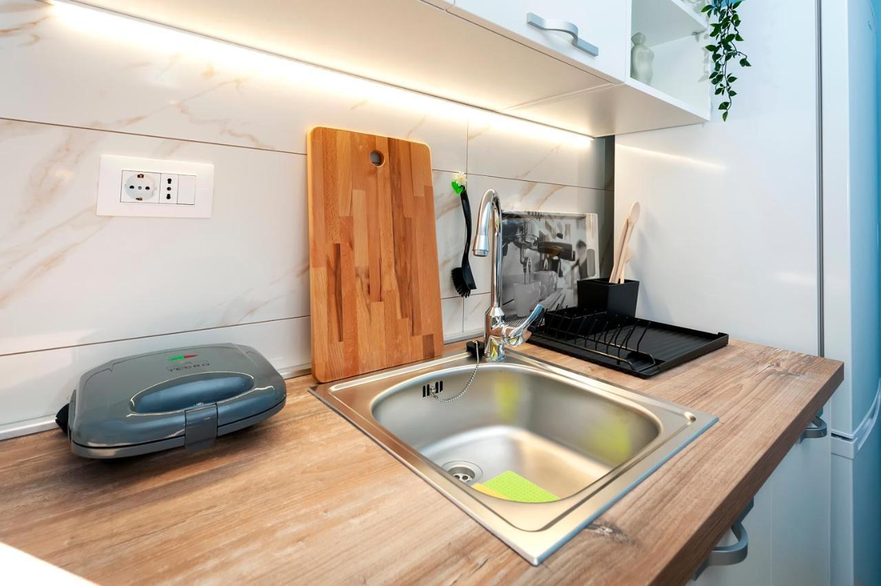 Otto Apartment With Sea View And Parking Rovinj Exteriör bild