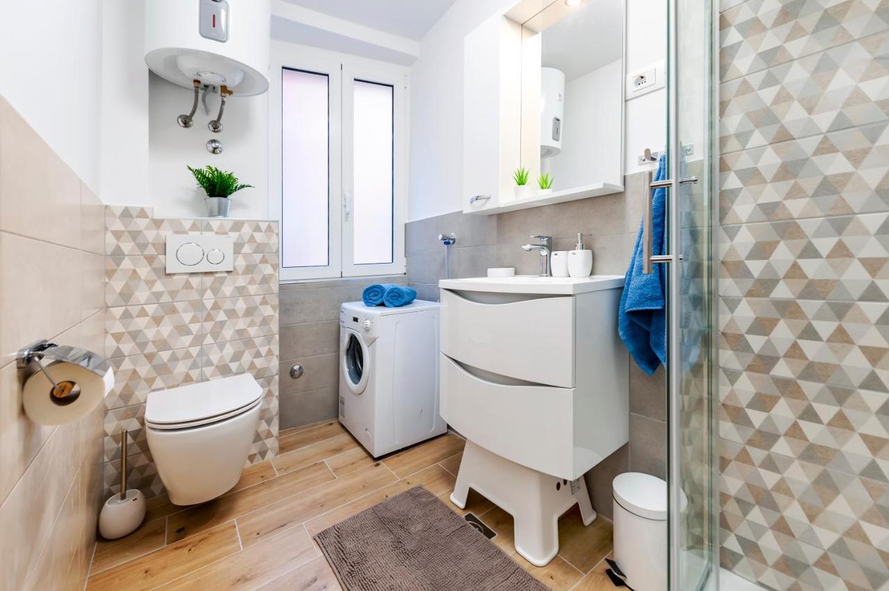 Otto Apartment With Sea View And Parking Rovinj Exteriör bild