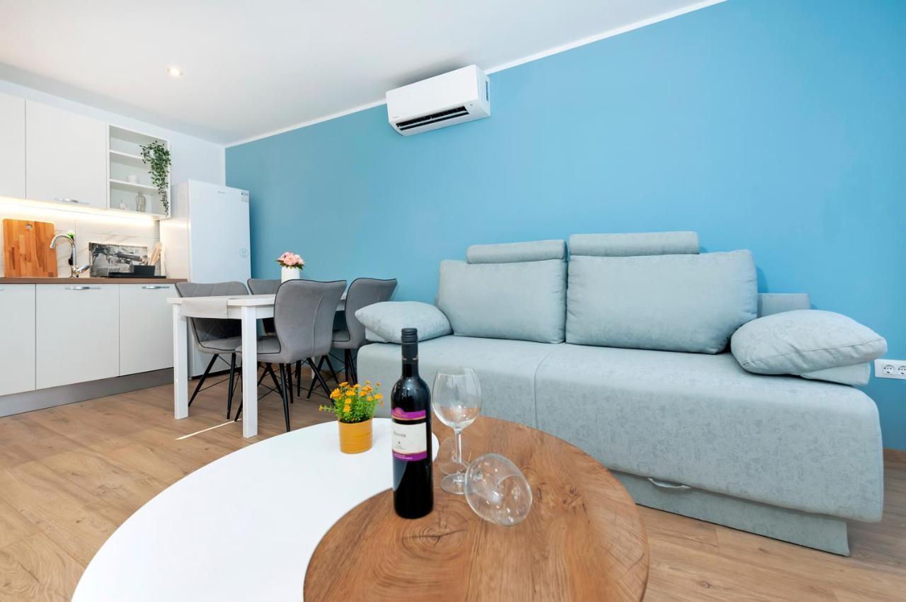 Otto Apartment With Sea View And Parking Rovinj Exteriör bild