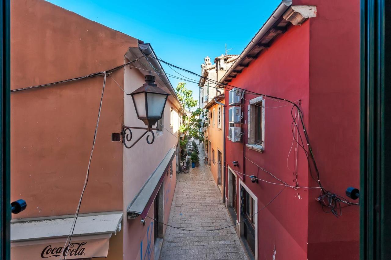 Otto Apartment With Sea View And Parking Rovinj Exteriör bild